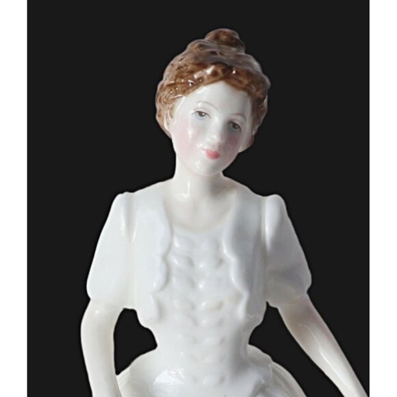 Vintage Royal Doulton Figurine Nancy HN4996 Porcelain Cottage Core - Picture 2 of 9